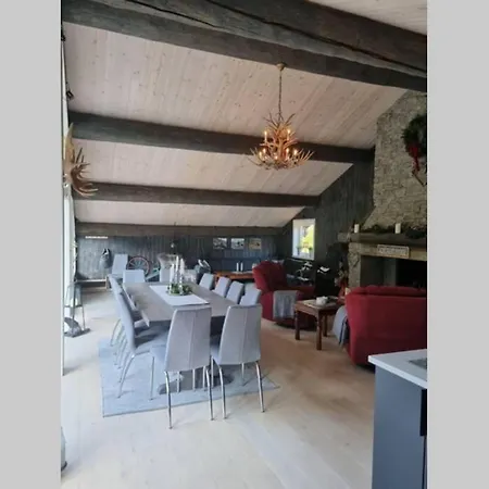 Apartmán Garasjeleilighet Med Kort Vei Til Flott Natur, Mandalen, Rauma Mandalen