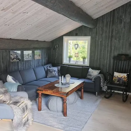 Garasjeleilighet Med Kort Vei Til Flott Natur, Mandalen, Rauma Mandalen
