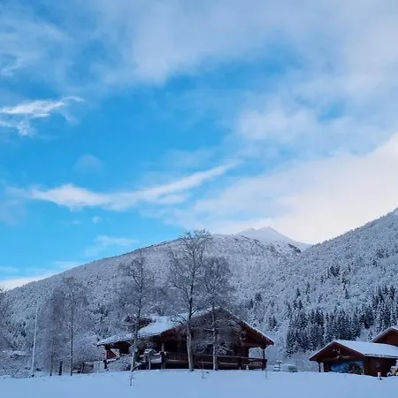 Garasjeleilighet Med Kort Vei Til Flott Natur, Mandalen, Rauma アパート