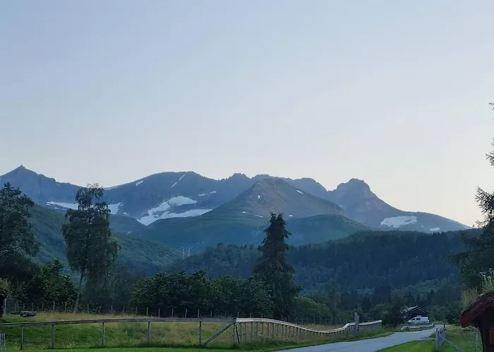 Garasjeleilighet Med Kort Vei Til Flott Natur, Mandalen, Rauma Mandalen